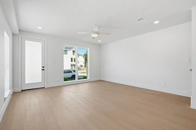 5 bed, 5.0 bath, 2500 sqft, $6,750 — Photo 4