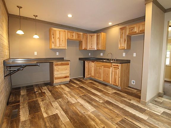 2nd image of 300 NE 5th St