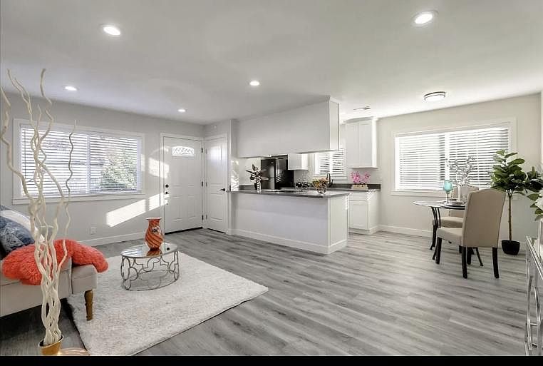 1st image of 5528 Spinnaker Dr APT 4