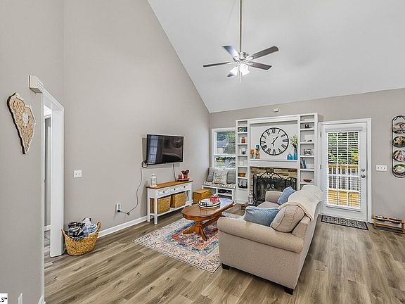 5th image of 16 Fawndale Ln