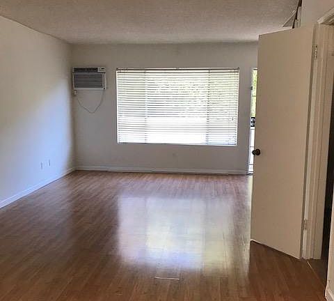 4th image of 73 Suffolk Ave APT D