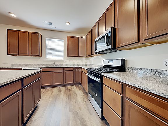 3rd image of 102 Coopers Hawk Dr