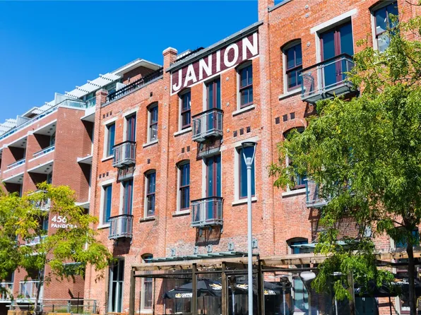 456 Pandora Ave #M11, Victoria, BC V8W 0E3