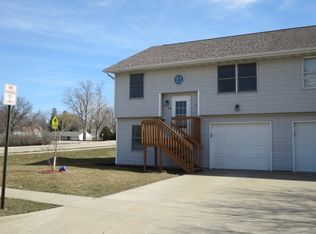 20 Parkview Ct, North Liberty, IA 52317
