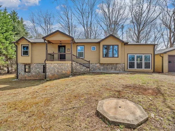 80 Walnut Landing Cir, Hardy, VA 24101