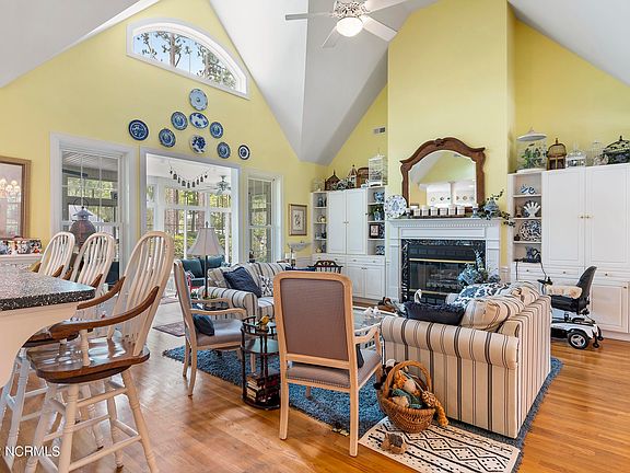 5th image of 4494 Lenox Court SE