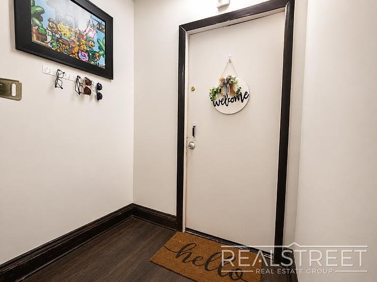 2nd image of 509 Hicks St APT 1