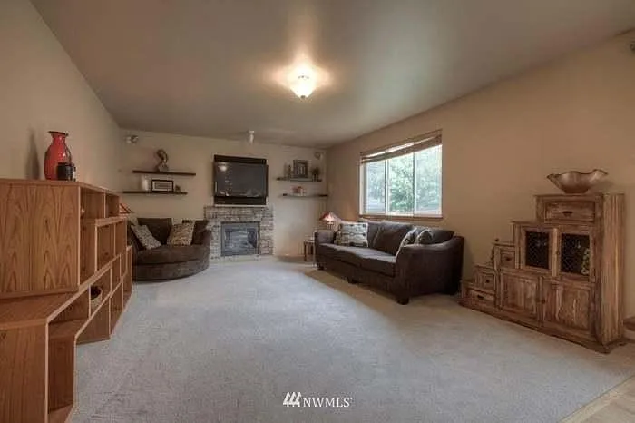 2508 Blaine Ave NE — Photo 9