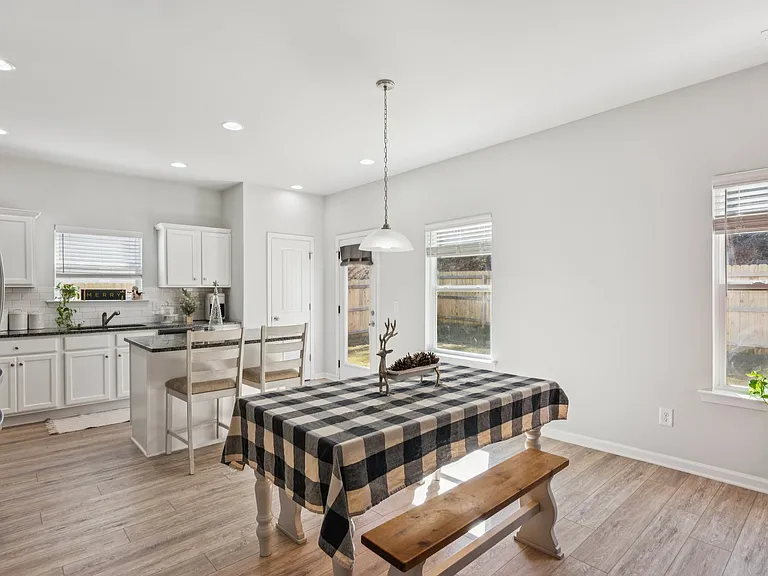 566 Skye Dr — Photo 7