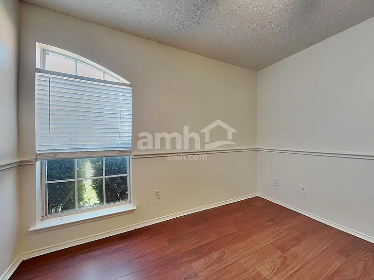 818 La Sierra Ct — Photo 17