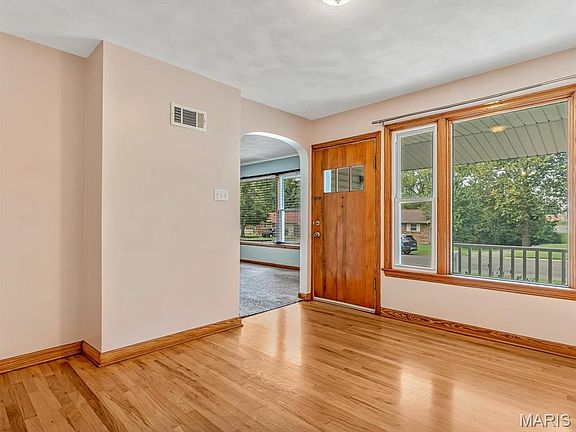 5th image of 218 W Liberty St