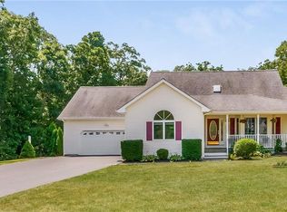 57 Tanglewood Dr, Tiverton, RI 02878