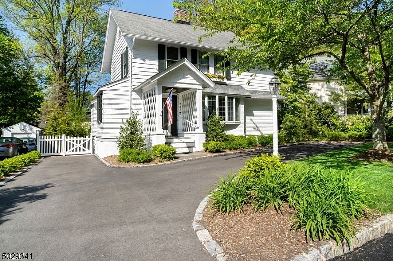 2nd image of 231 Mountain Ave