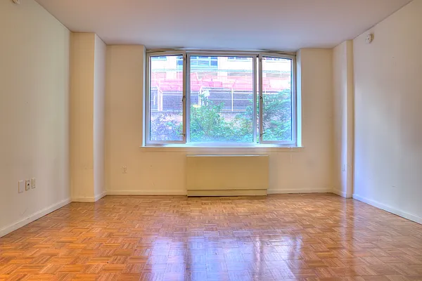 Rented by Addison Property Group | media 10