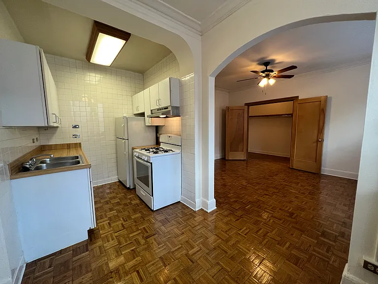 431 West Roscoe Street — Photo 15