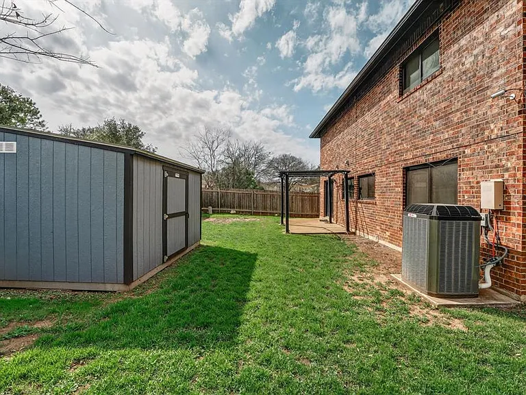 8409 Nairn Dr — Photo 29