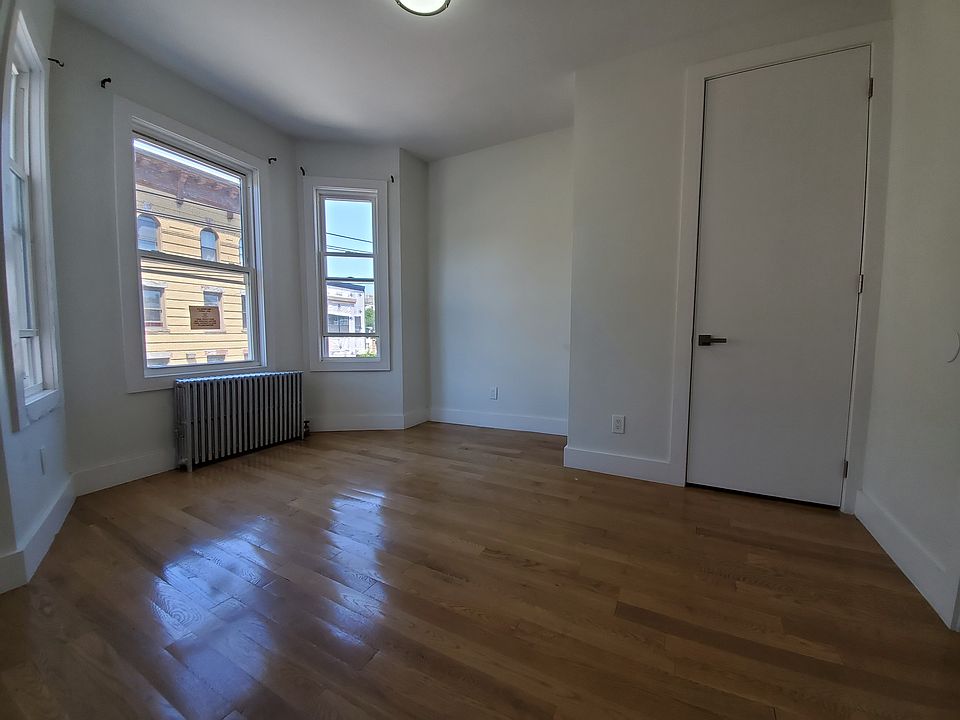 2nd image of 326 Randolph Ave #32E