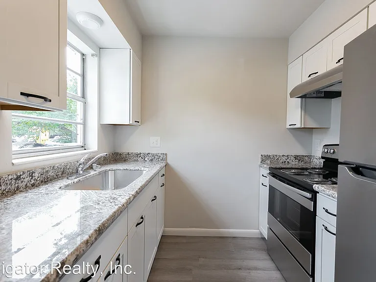 4251 SW 21st Pl — Photo 1