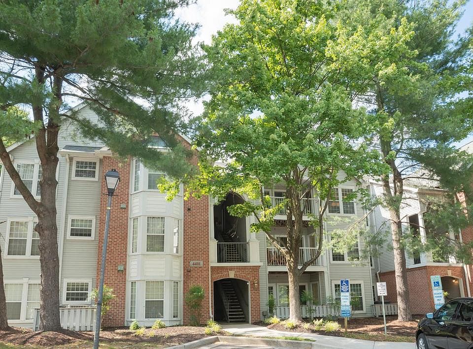 1st image of 4401 Silverbrook Ln APT B101