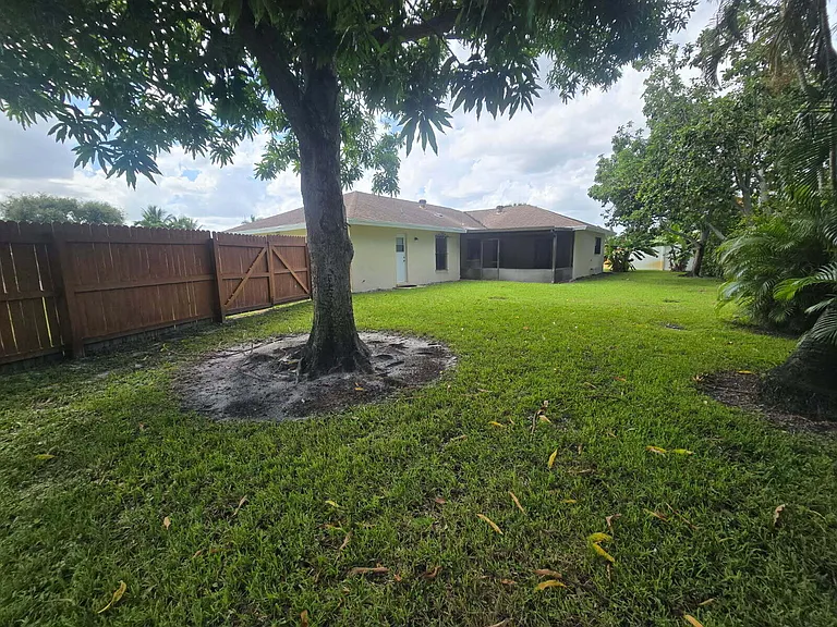 6504 Heather Way — Photo 12