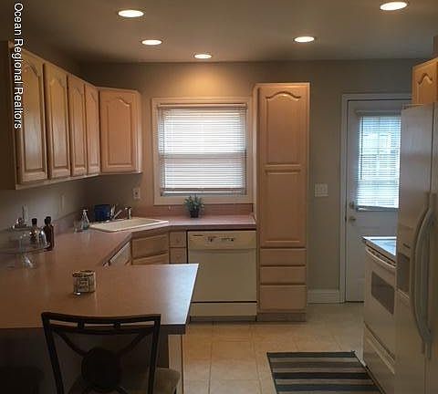 3rd image of 1007 Washington St