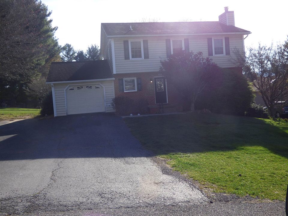 1st image of 440 Arrow Ln