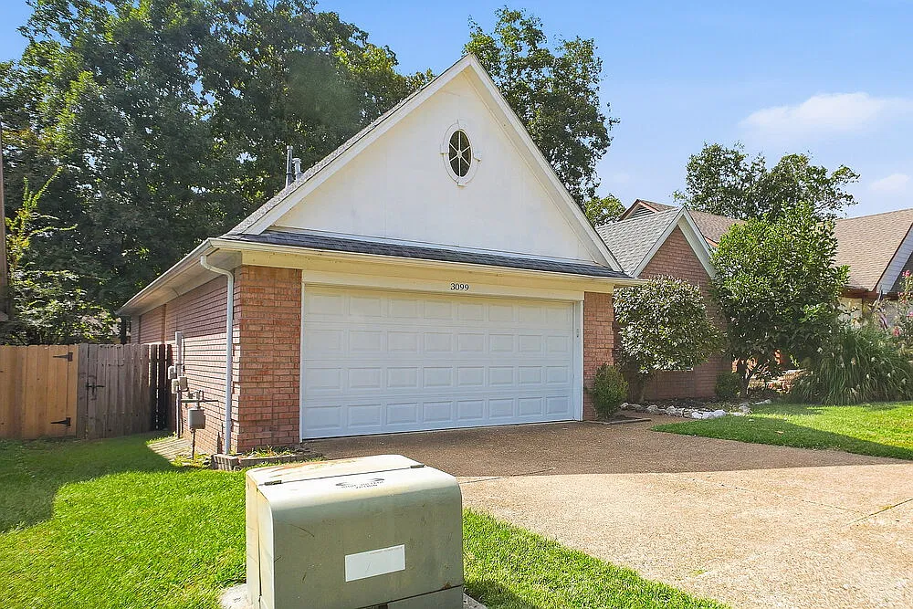 3 bed, 2.0 bath, 1500 sqft, $1,750 — Photo 2