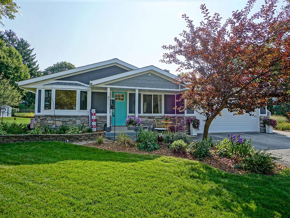 2nd image of 871 Buckingham Cir