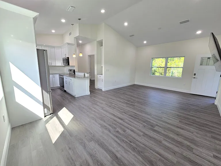 4966 Andrew Ave — Photo 4