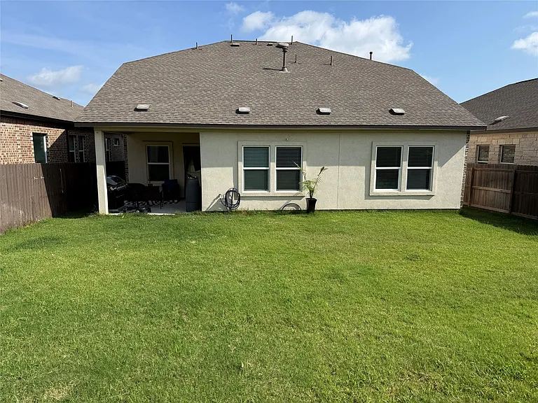 1008 Bluewood Bnd — Photo 5