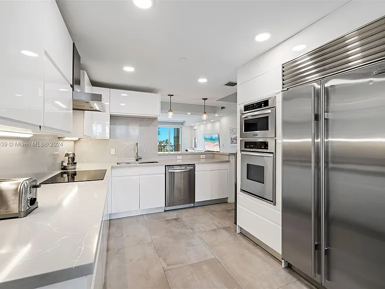 19144 Fisher Island Dr #19144 — Photo 10