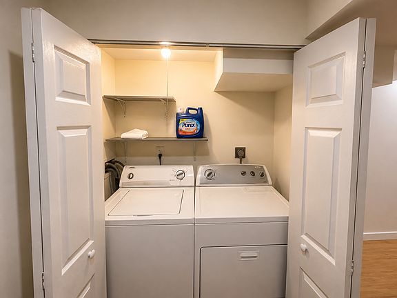 4th image of 3225 Chestnut St NE