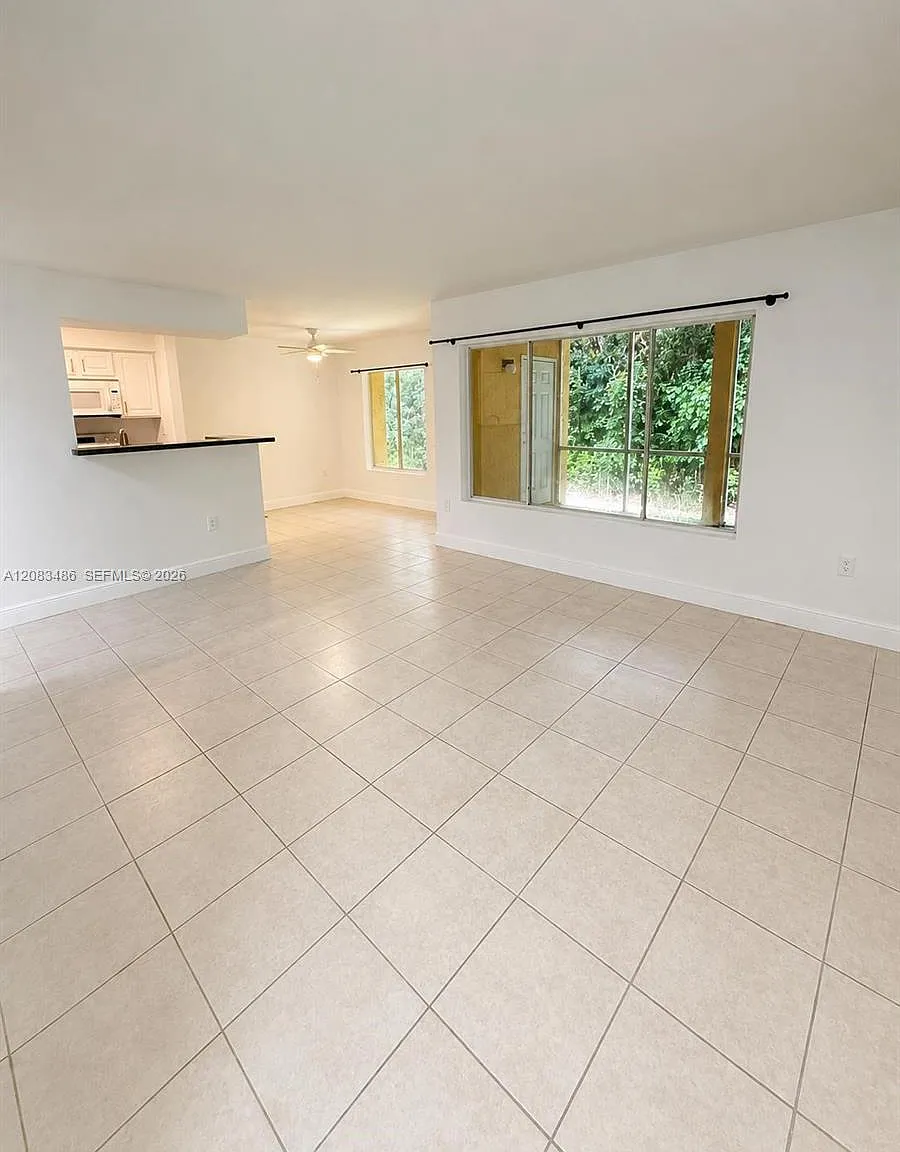 Sailboat Pointe Condo — Photo 2
