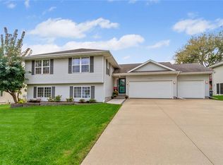 3404 Remington St SW, Cedar Rapids, IA 52404