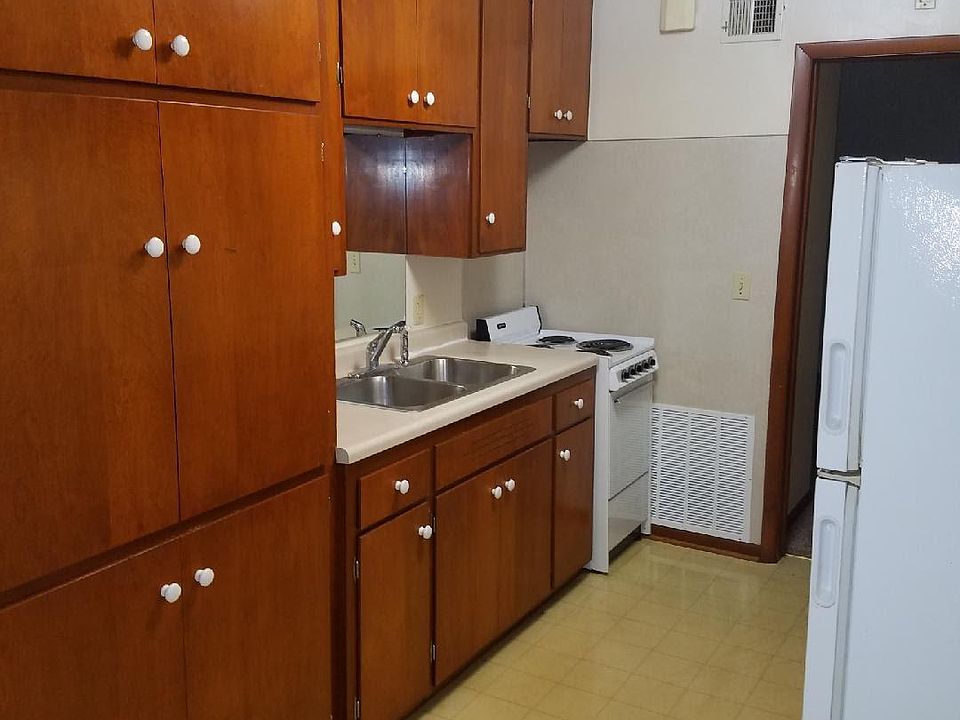 1st image of 328 N Pine Ave APT 4