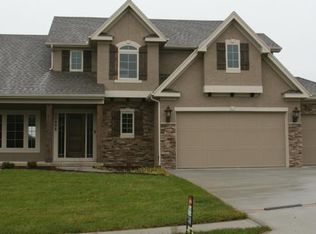 15098 Cherry Ct, Parkville, MO 64152