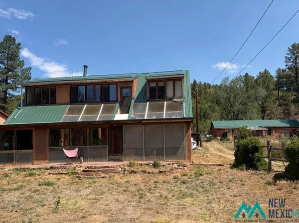 28 Skating Pond Rd, Montezuma, NM 87731