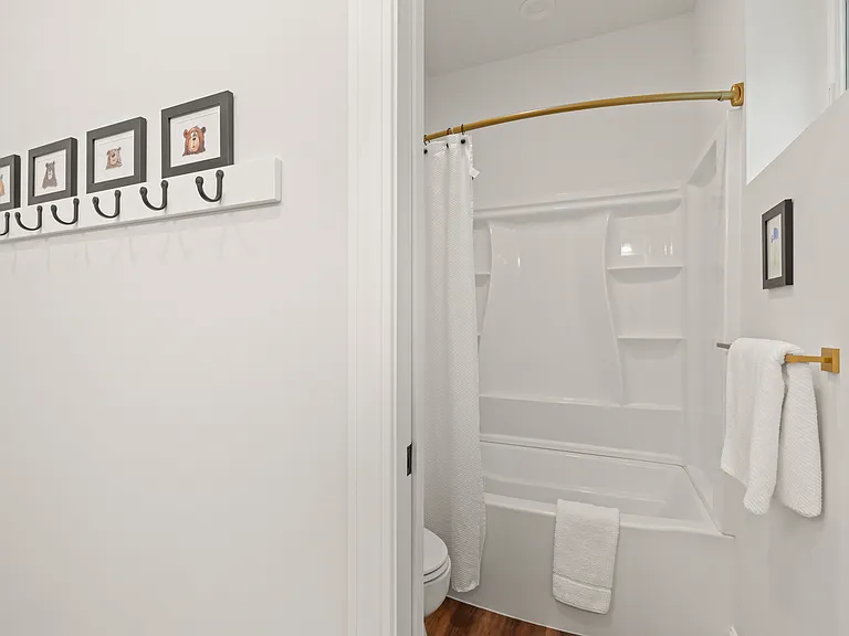 1561 E Genesee St — Photo 22