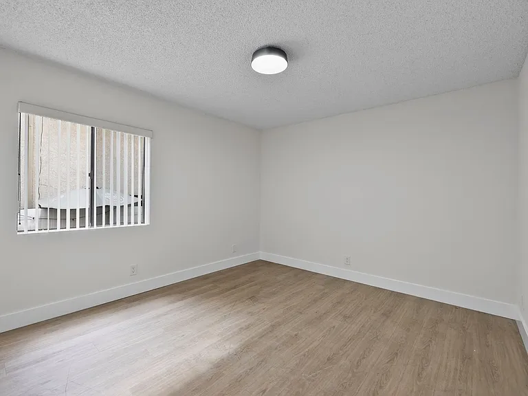 16731 Sherman Way #105A — Photo 8