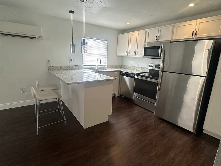 8110 N 19th St #B — Photo 17