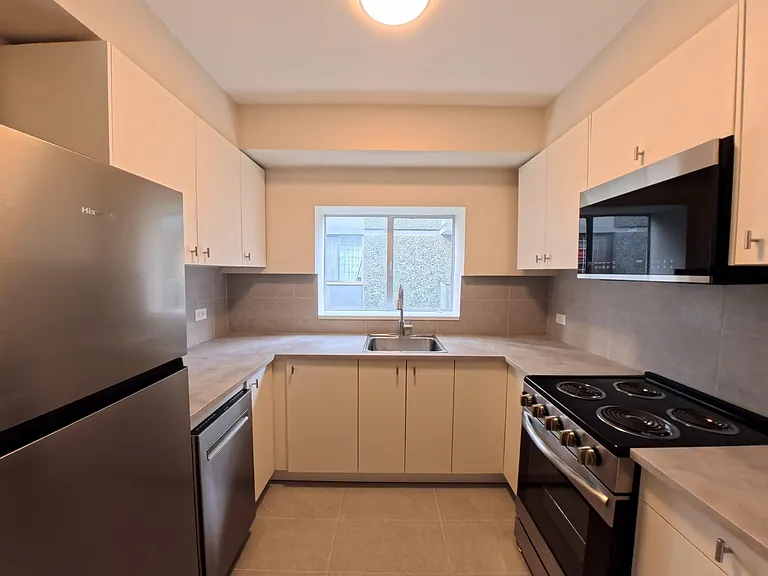1540 Haro St #2B — Photo 9