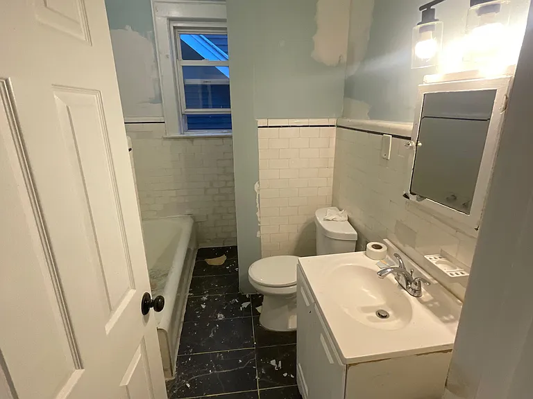 78 Schuyler Ave #3 — Photo 5