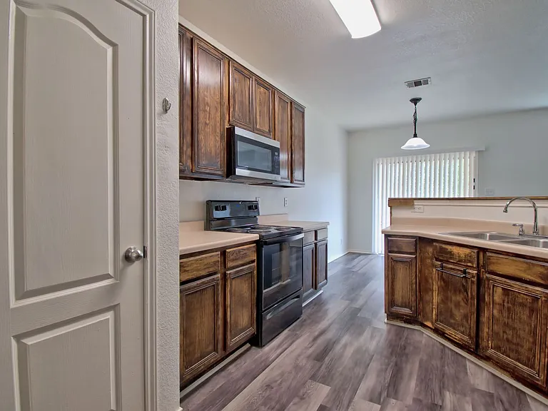 711 Abundance Ln — Photo 6