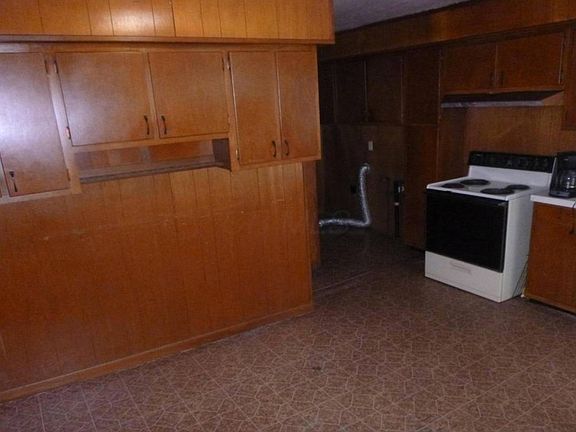 5th image of 332 Elmwood Ave