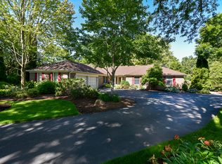 594 Scots Ct, Inverness, IL 60067