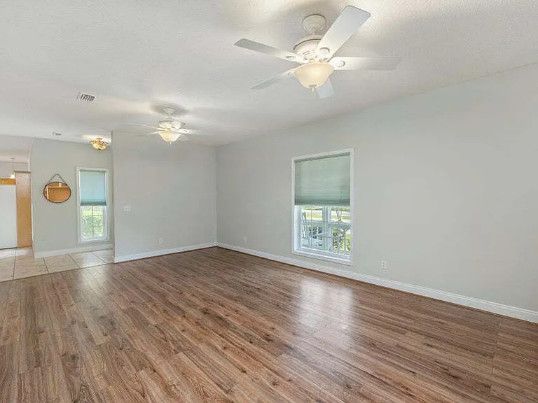 322 Crescent Dr — Photo 8