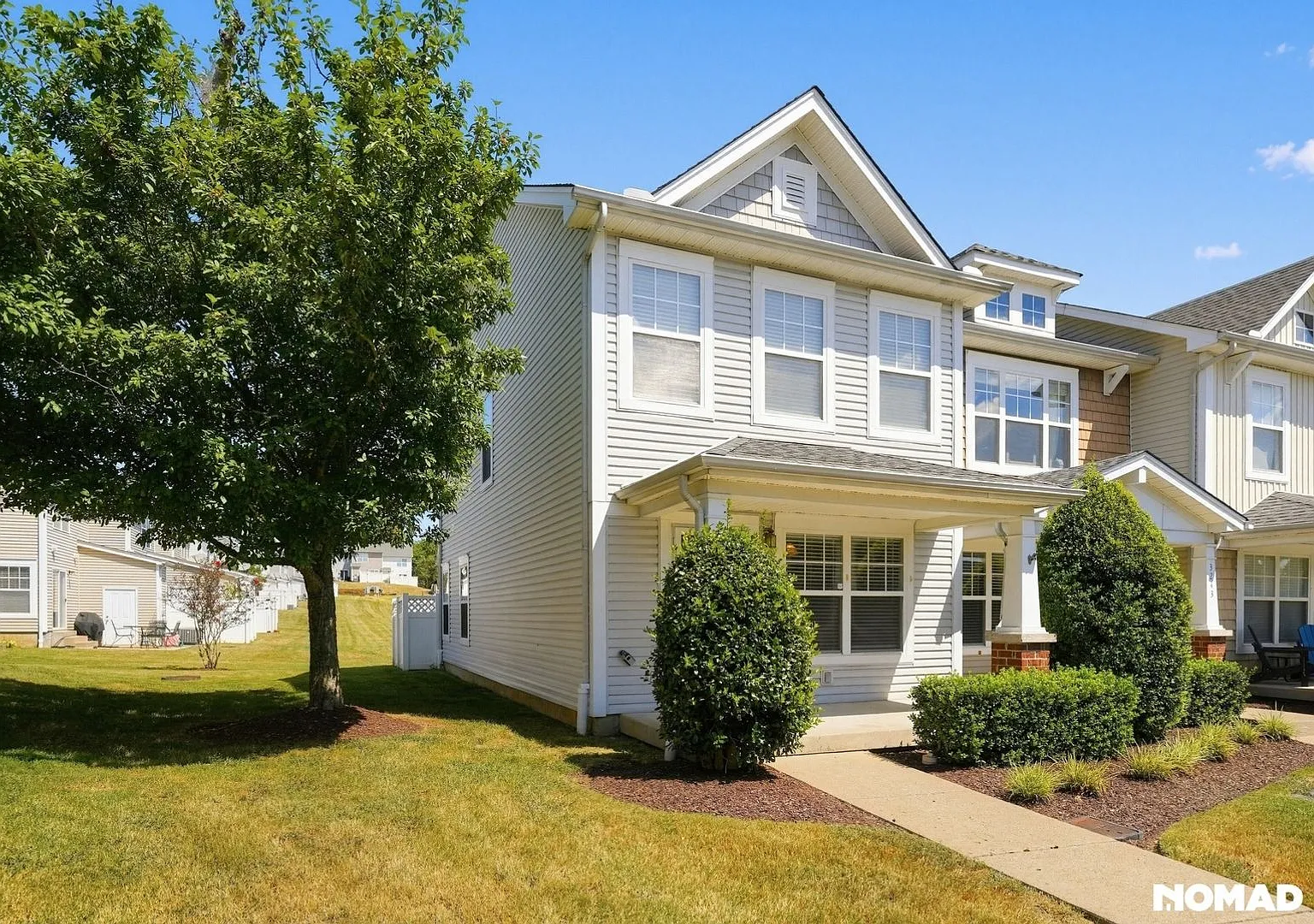 Charming 2BR 2.5BA Townhome in Nashville — Photo 2