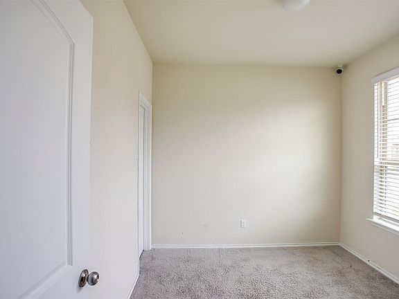 5th image of 528 Staton St