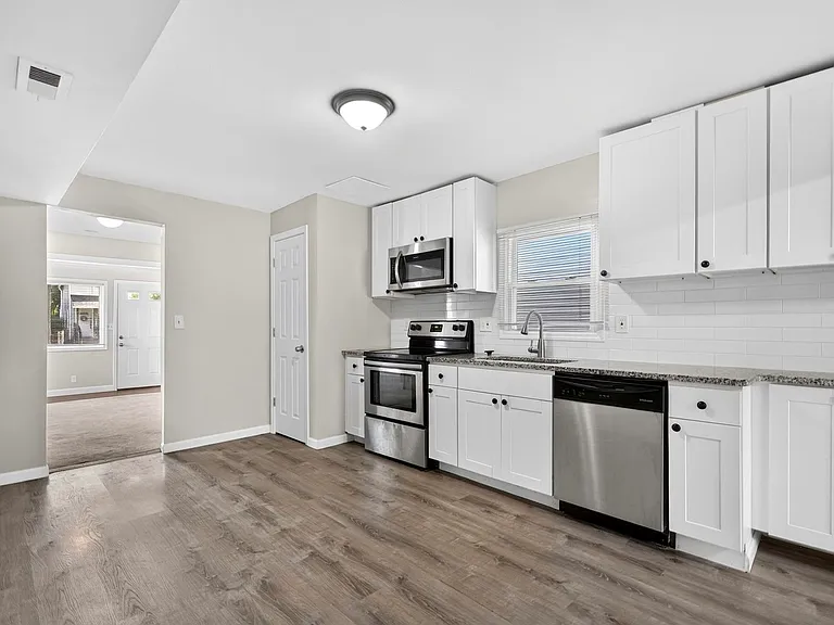 3606 Manhattan Ave — Photo 5