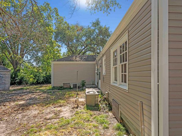 wichita-kansas-443187045 picture